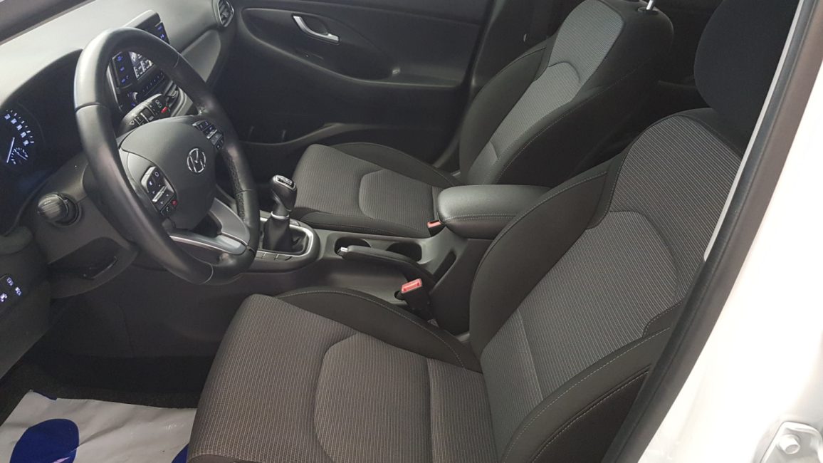 Hyundai i30 1.4 Classic + PO7MM28 w zakupie za gotówkę