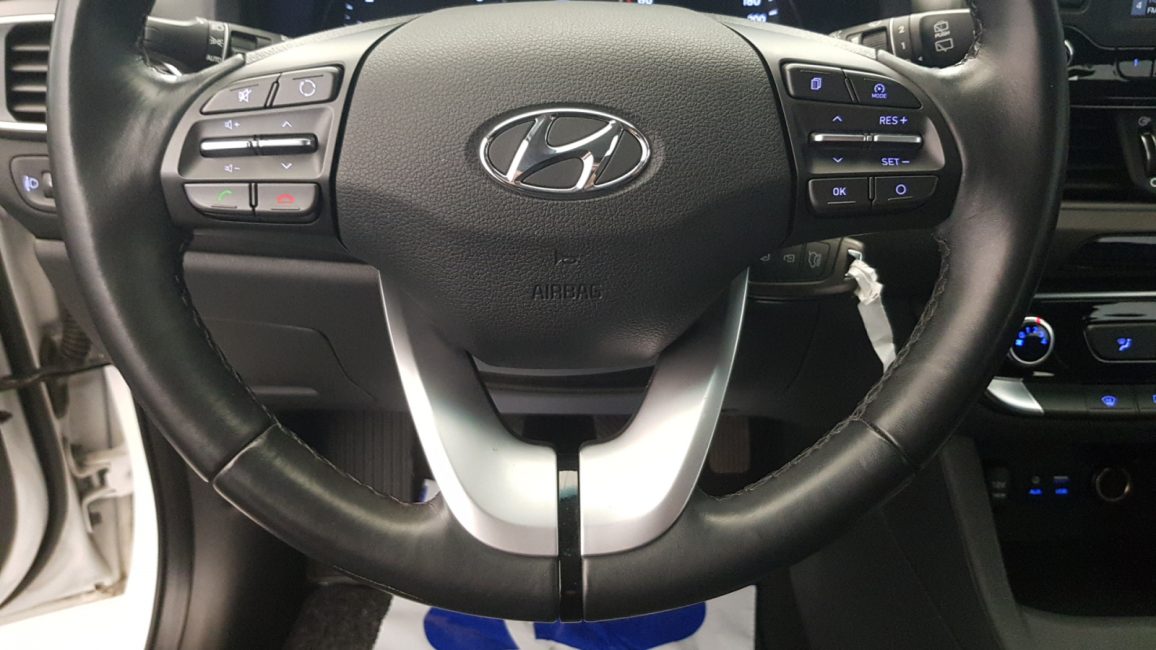 Hyundai i30 1.4 Classic + PO7MM28 w zakupie za gotówkę