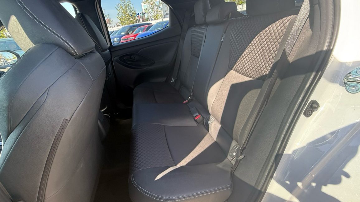 Toyota Yaris Hybrid 1.5 Selection Style WD4007S w abonamencie dla firm
