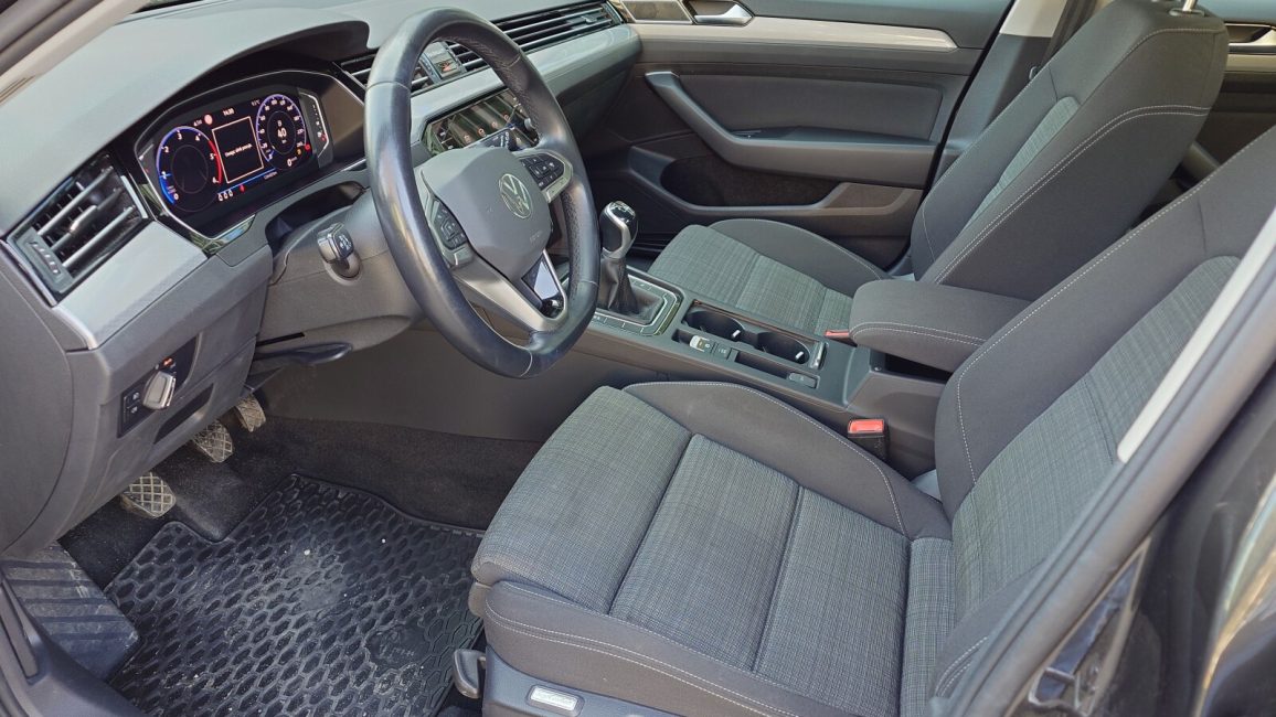 Volkswagen Passat 2.0 TDI EVO Business DW6MP35 w leasingu dla firm