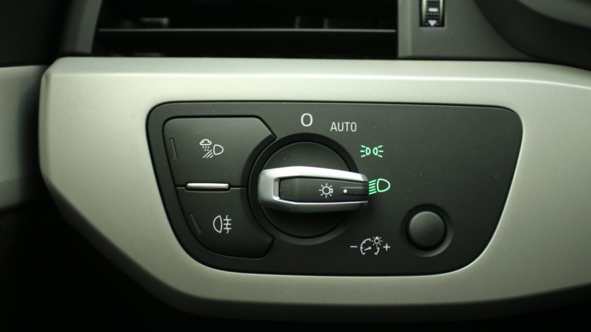 Audi A4 35 TFSI mHEV S Line S tronic WJ8468K w abonamencie dla firm