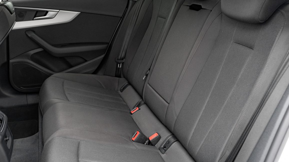 Audi A4 35 TFSI mHEV S Line S tronic WD7817S w zakupie za gotówkę