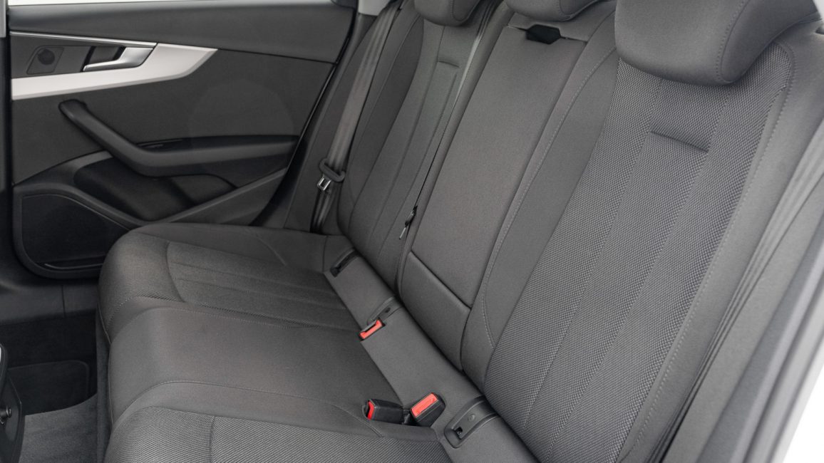 Audi A4 35 TFSI mHEV S Line S tronic WD7816S w abonamencie