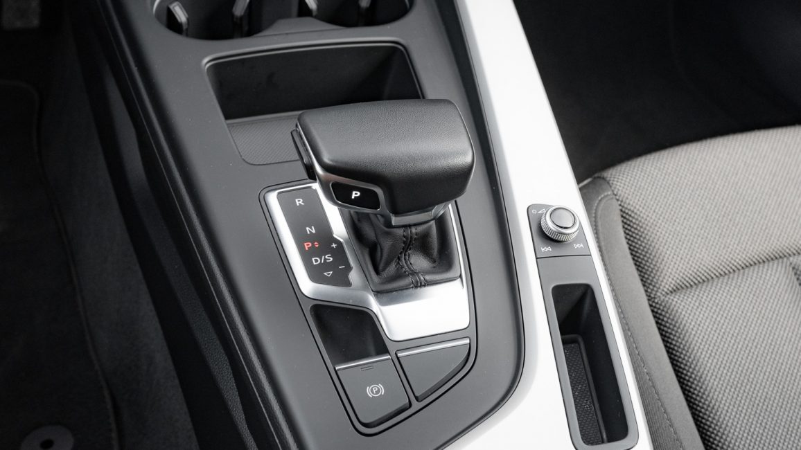 Audi A4 35 TFSI mHEV S Line S tronic WD7816S w abonamencie