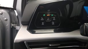Volkswagen Golf VIII 2.0 TDI Life WD8909P w abonamencie dla firm