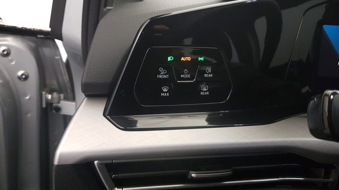 Volkswagen Golf VIII 2.0 TDI Life WD8909P w abonamencie dla firm