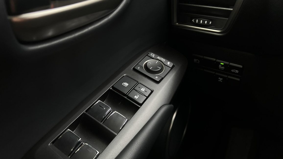 Lexus NX 300 F Impression AWD KR8VF96 w leasingu dla firm
