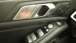 BMW X7 xDrive30d sport-aut WD9437S w leasingu dla firm