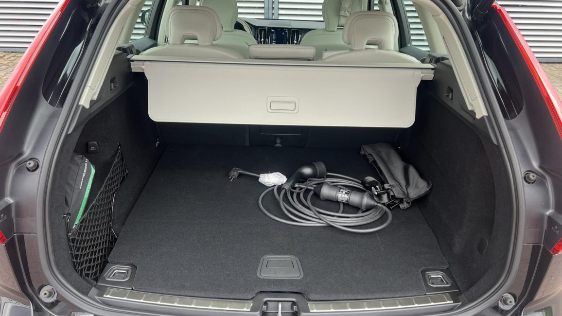 Volvo XC 60 T6 Plug-In Hybrid AWD Plus Bright aut WD5857R w abonamencie