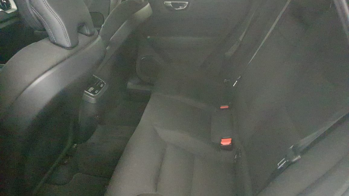 Volvo XC60 B4 B Momentum Pro aut WD0044P w leasingu dla firm