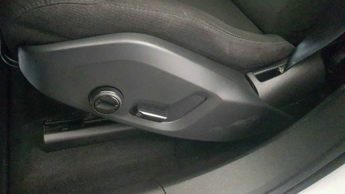 Volvo XC60 B4 B Momentum Pro aut WD0044P w leasingu dla firm