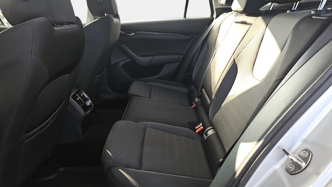 Skoda Octavia 2.0 TDI Ambition DSG KR7XF34 w zakupie za gotówkę