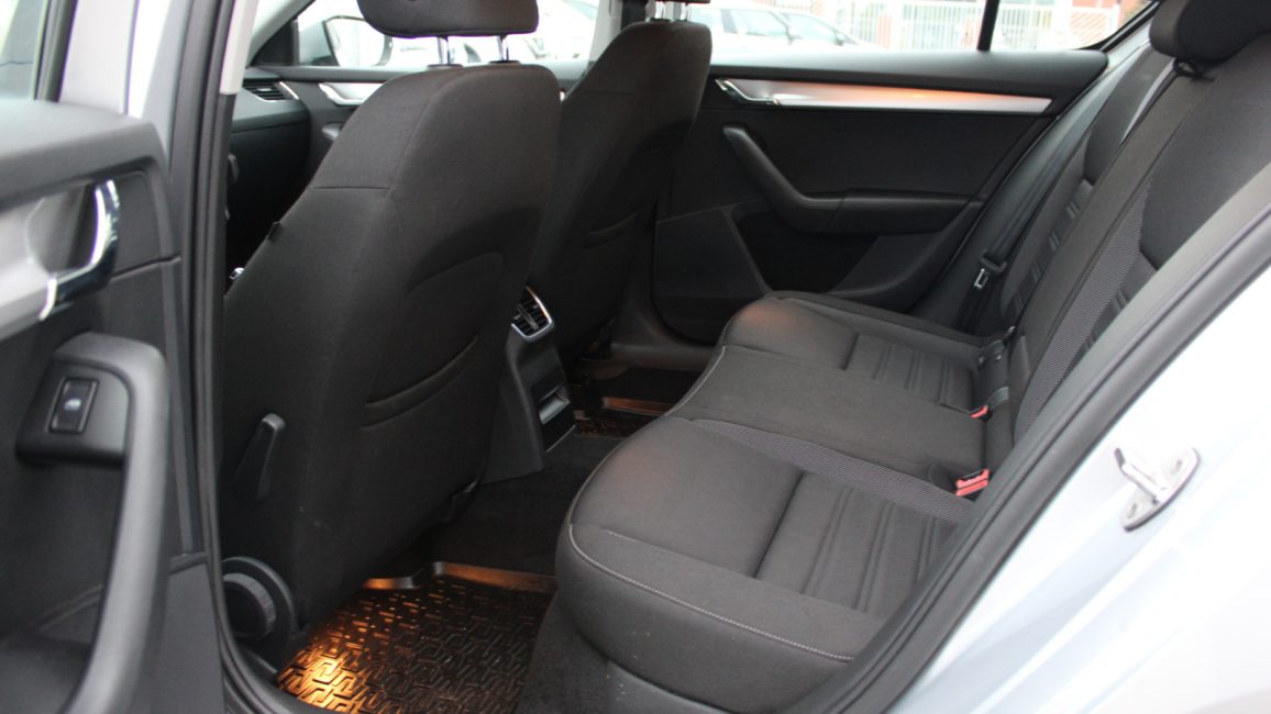 Skoda Octavia 1.6 TDI SCR Ambition WD1075N w zakupie za gotówkę