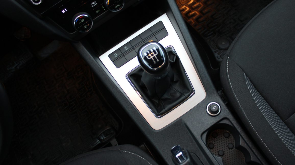 Skoda Octavia 1.6 TDI SCR Ambition WD1075N w zakupie za gotówkę