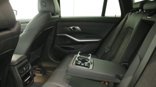 BMW 318d mHEV M Sport aut WD3554R w zakupie za gotówkę