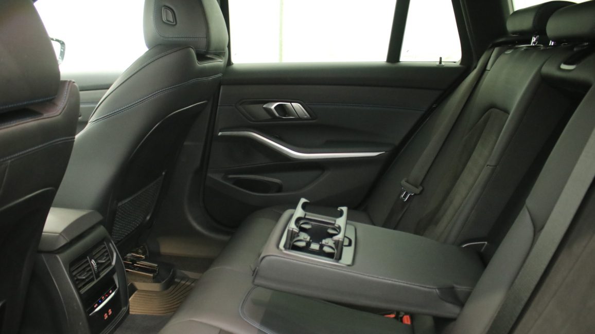 BMW 318d mHEV M Sport aut WD3554R w zakupie za gotówkę