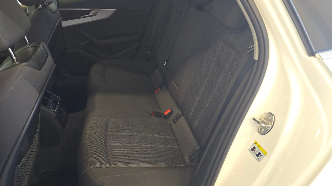 Audi A4 35 TFSI mHEV S tronic SK030XJ w leasingu dla firm