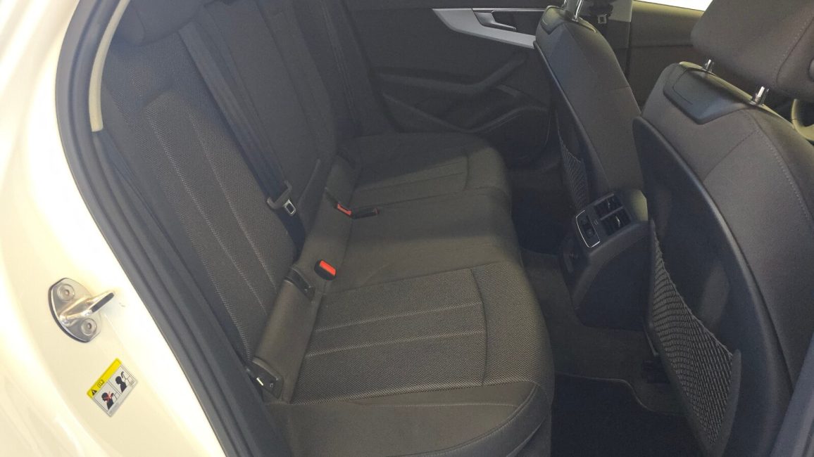 Audi A4 35 TFSI mHEV S tronic SK030XJ w leasingu dla firm