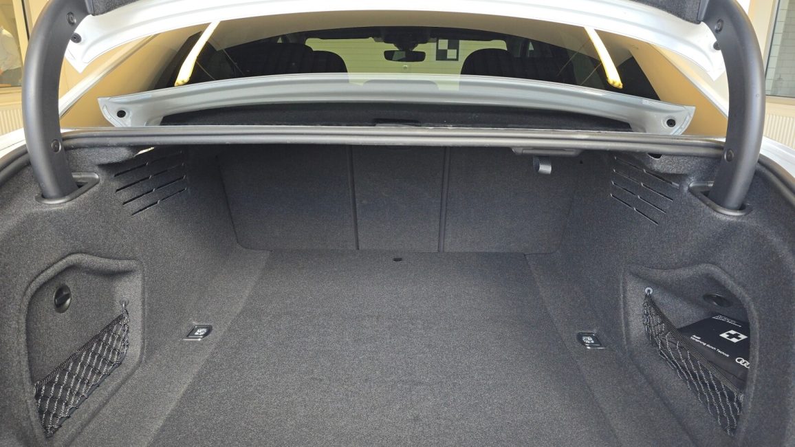 Audi A4 35 TFSI mHEV S tronic SK028XJ w abonamencie
