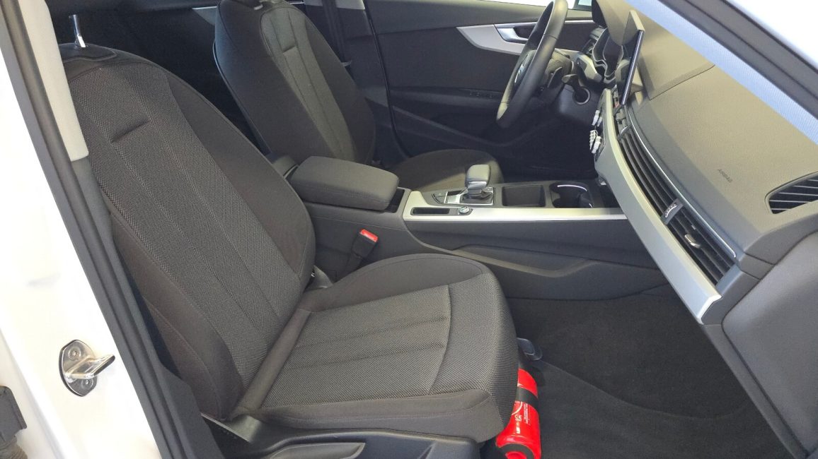 Audi A4 35 TFSI mHEV S tronic SK028XJ w abonamencie