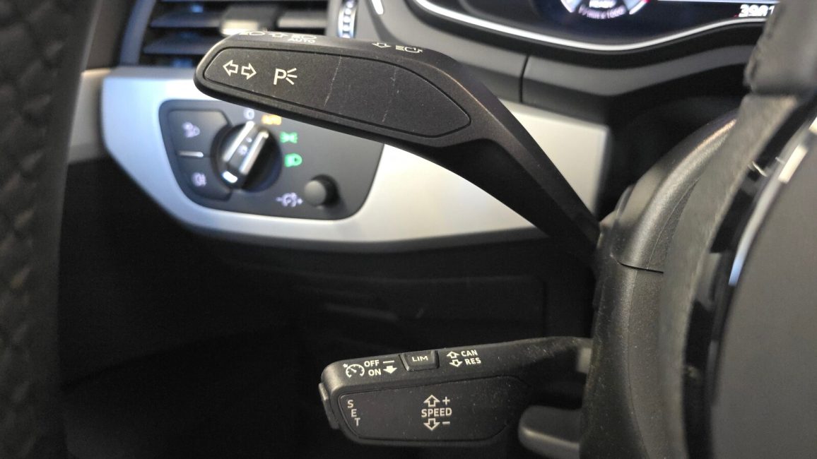 Audi A4 35 TFSI mHEV S tronic SK028XJ w abonamencie
