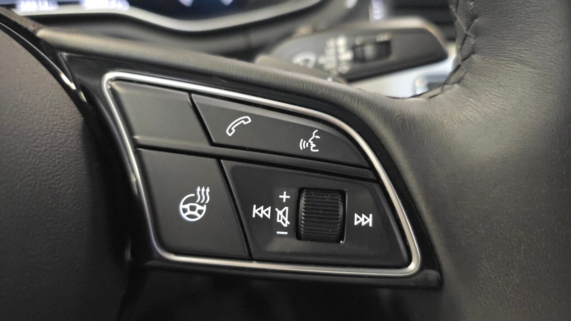 Audi A4 35 TFSI mHEV S tronic SK028XJ w abonamencie