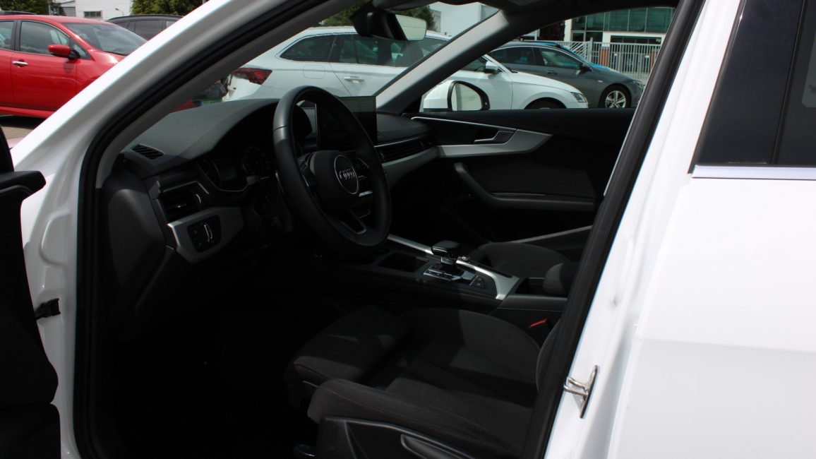 Audi A4 35 TFSI mHEV S tronic DW8VC28 w abonamencie