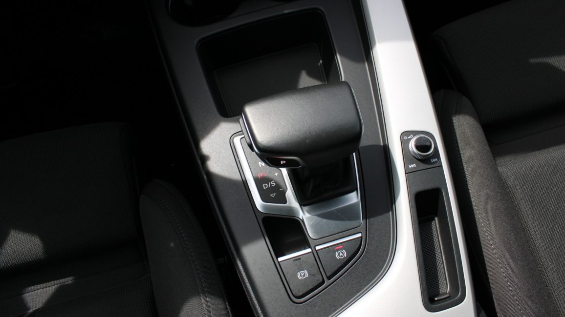 Audi A4 35 TFSI mHEV S tronic DW8VC28 w abonamencie