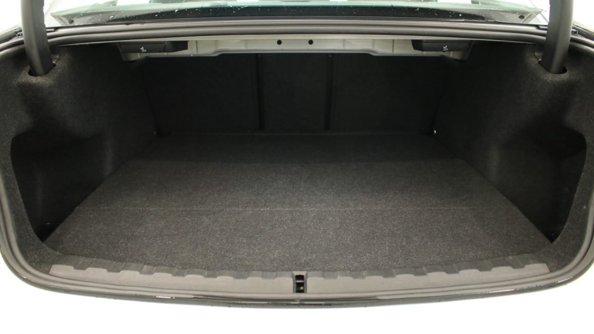 BMW 318i Advantage aut WX3918E w leasingu dla firm