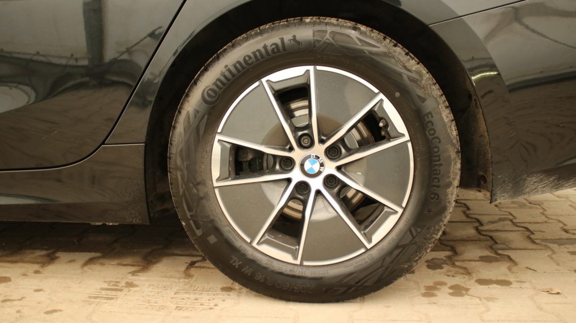 BMW 318i Advantage aut WX3924E w abonamencie