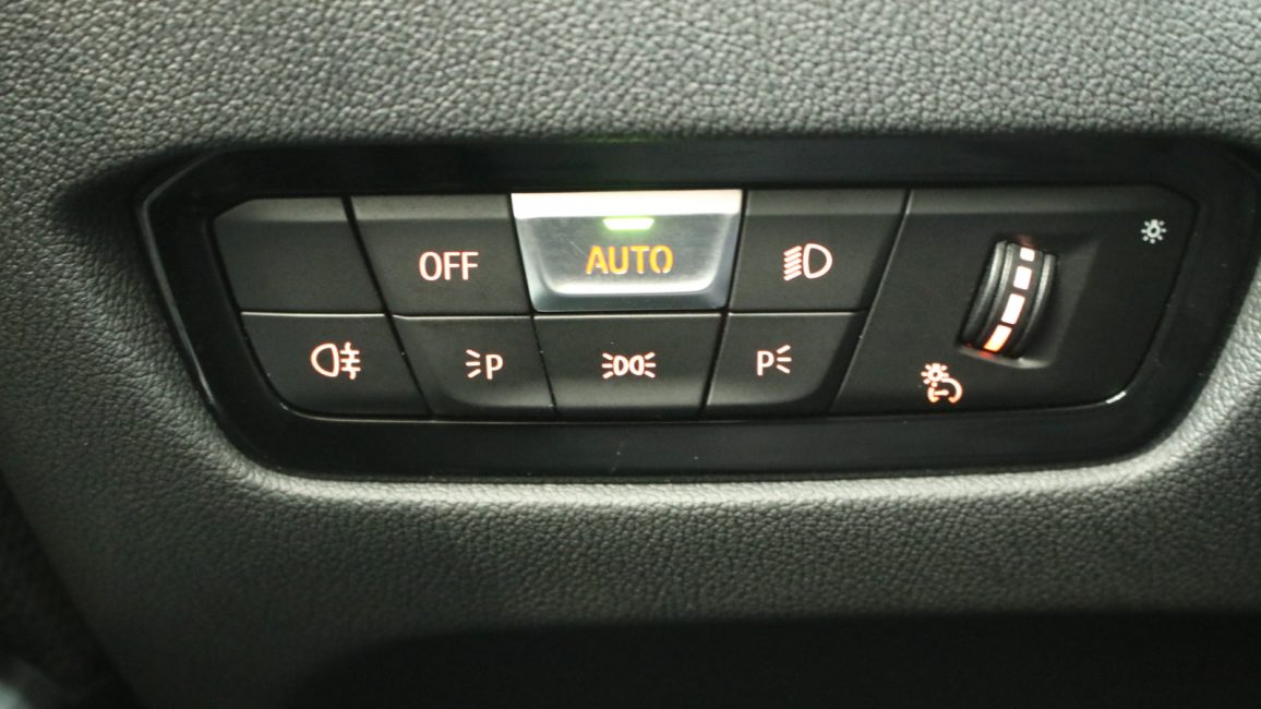 BMW 318i Advantage aut WX3924E w abonamencie