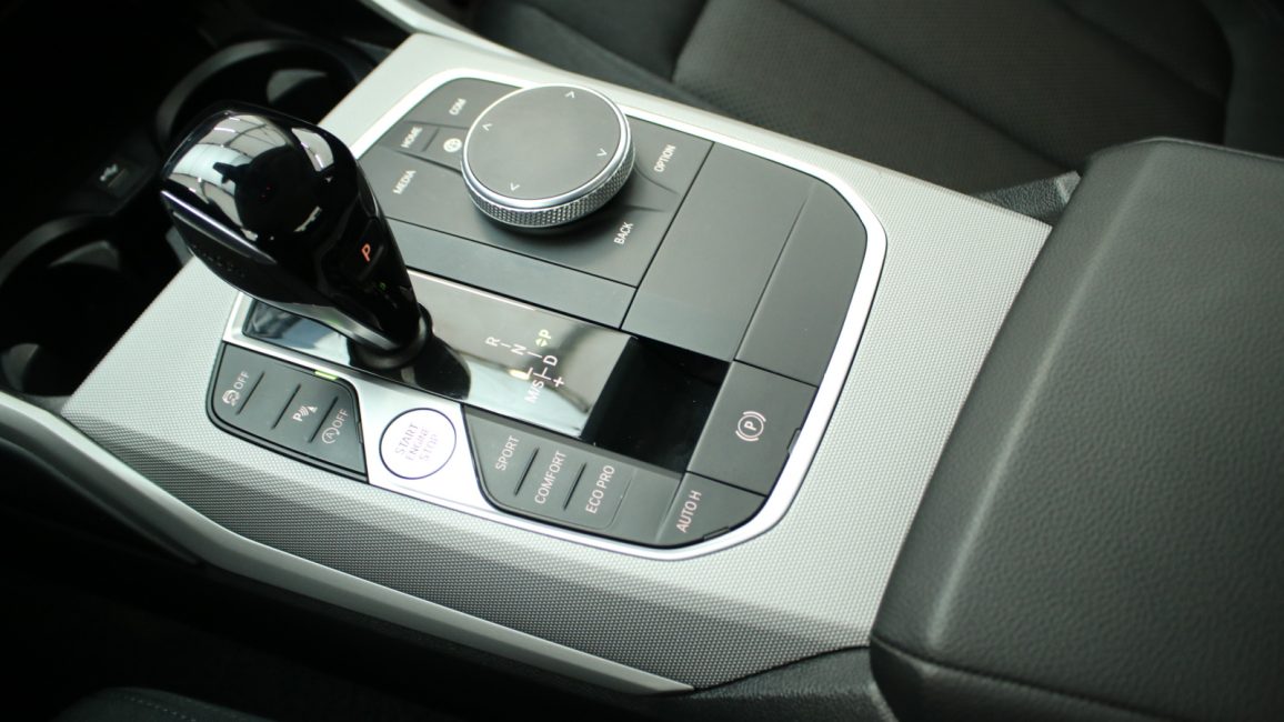 BMW 318i Advantage aut WX3924E w abonamencie