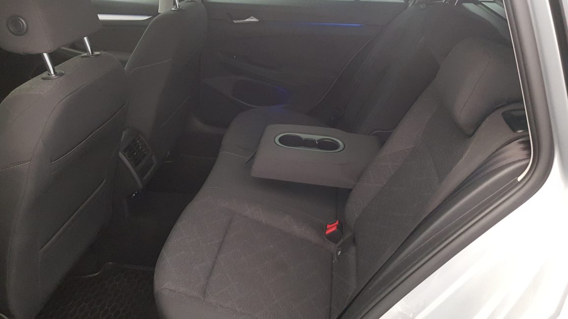Volkswagen Golf VIII 2.0 TDI Life WJ6187K w zakupie za gotówkę