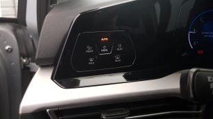 Volkswagen Golf VIII 2.0 TDI Life WJ6187K w zakupie za gotówkę