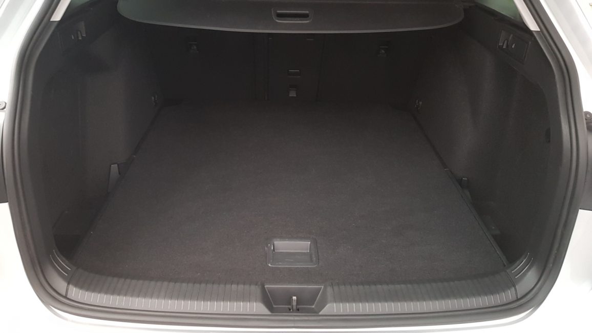 Volkswagen Golf VIII 2.0 TDI Life WJ6186K w abonamencie
