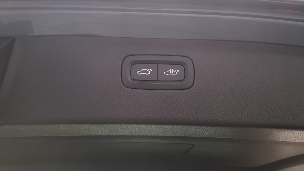 Volvo XC90 T8 AWD Plug-In Hybrid Plus Dark 7os aut WJ8364L w abonamencie