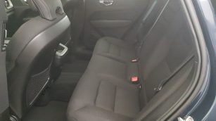 Volvo XC60 B4 D AWD Momentum Pro aut SK074WC w abonamencie