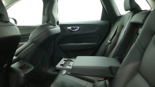 Volvo XC60 B4 D AWD Plus Dark aut WD0680T w abonamencie