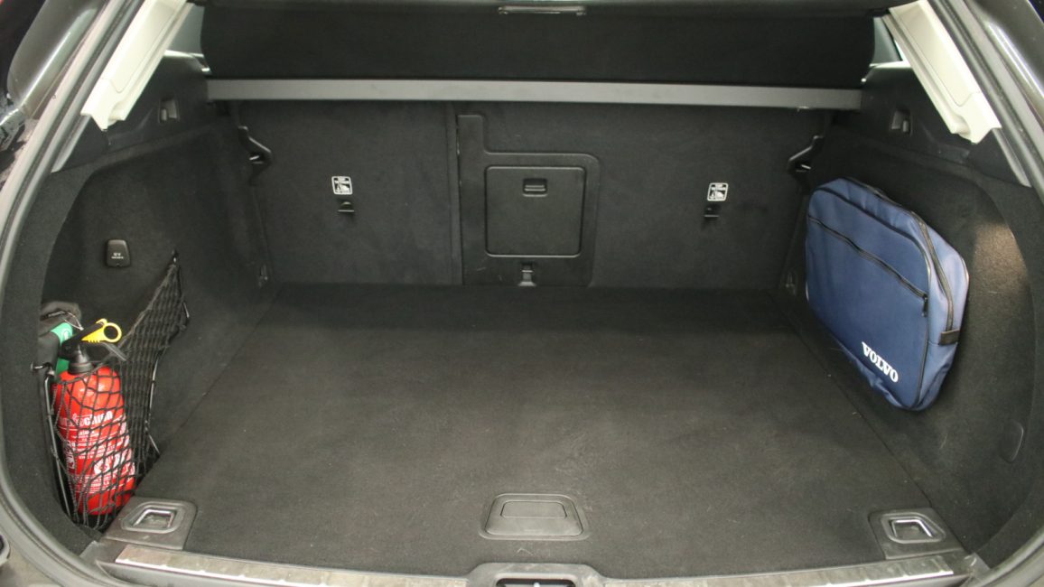 Volvo XC60 B4 D AWD Plus Dark aut WD0680T w abonamencie