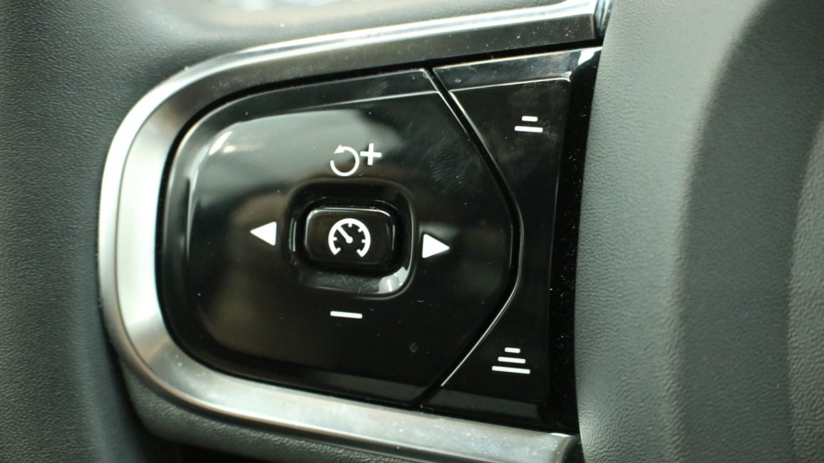Volvo XC60 B4 D AWD Plus Dark aut WD0680T w abonamencie