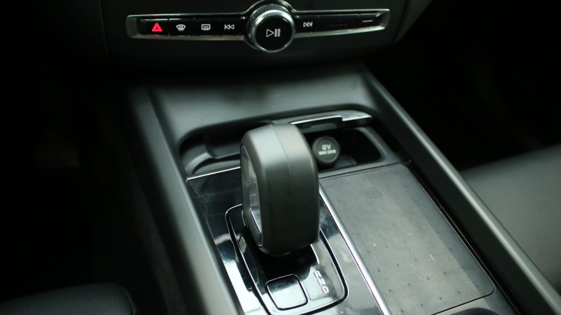 Volvo XC60 B4 D AWD Plus Dark aut WD0680T w abonamencie