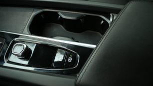Volvo XC60 B4 D AWD Plus Dark aut WD0680T w abonamencie