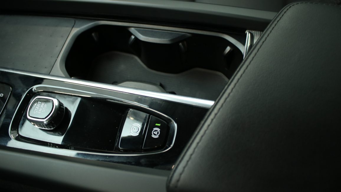 Volvo XC60 B4 D AWD Plus Dark aut WD0680T w abonamencie