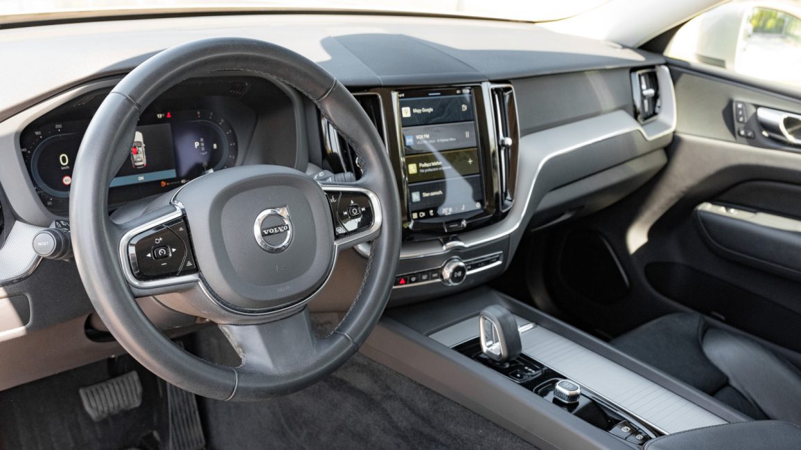 Volvo XC60 B4 B Plus Bright aut WJ2312L w abonamencie
