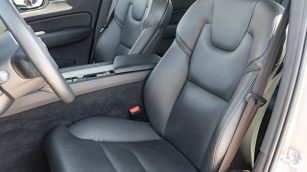 Volvo XC60 B4 B Plus Bright aut WJ2312L w abonamencie