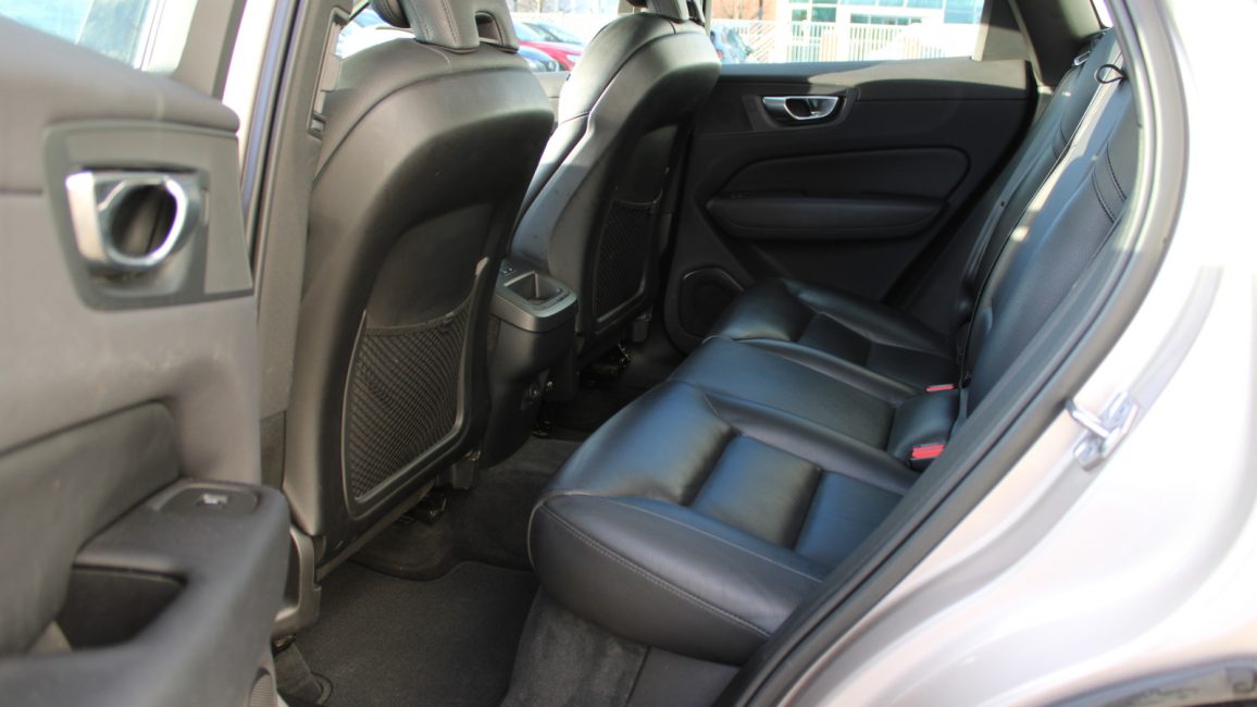 Volvo XC60 B4 B Plus Bright aut WJ2312L w leasingu dla firm