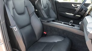 Volvo XC60 B4 B Plus Bright aut WJ2312L w abonamencie