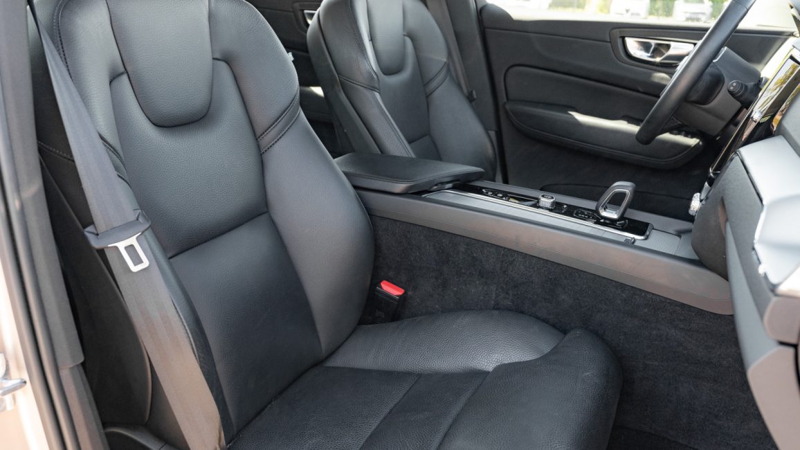 Volvo XC60 B4 B Plus Bright aut WJ2312L w abonamencie