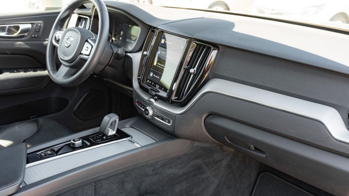 Volvo XC60 B4 B Plus Bright aut WJ2312L w abonamencie