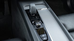 Volvo XC60 B4 B Plus Bright aut WJ2312L w abonamencie